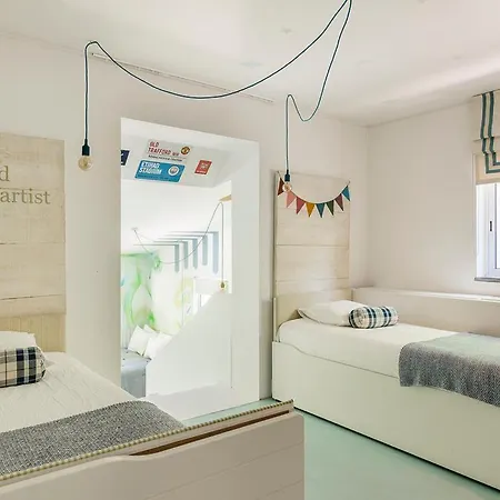 Sleeps 16 With Pool Air Con And Wifi 빌라 에수투릴