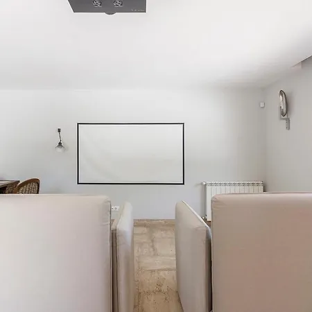 Sleeps 16 With Pool Air Con And Wifi * 에수투릴