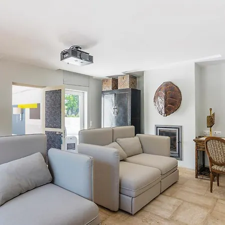 Sleeps 16 With Pool Air Con And Wifi * 에수투릴