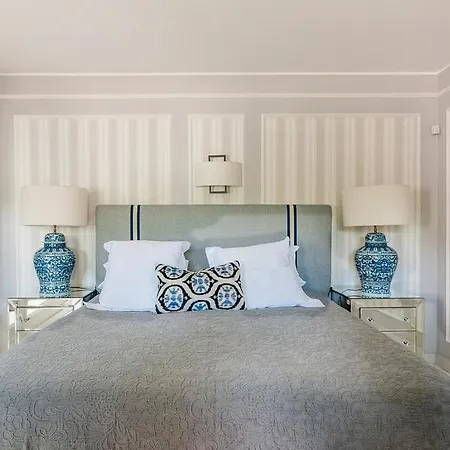Sleeps 16 With Pool Air Con And Wifi 에수투릴