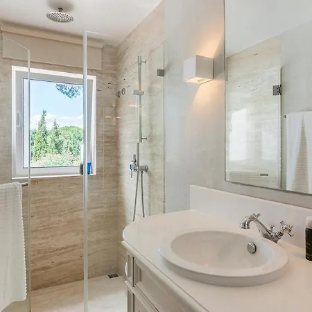 Sleeps 16 With Pool Air Con And Wifi *